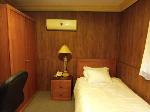 Imagen de la habitación del Hotel Azmal & Suites. Foto 18