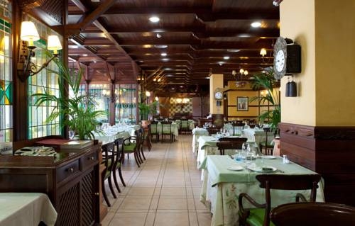 Imagen del bar/restaurante del Hotel Azofra. Foto 2