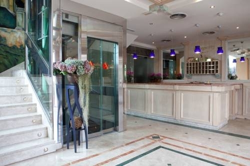 Imagen de la habitación del Hotel Azofra. Foto 5