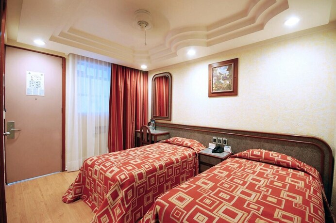 Imagen de la habitación del Hotel Azores. Foto 19