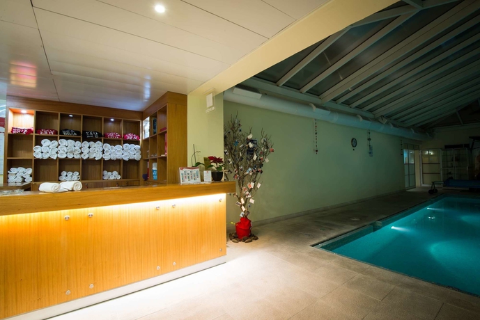 Imagen de la piscina del Hotel Azoris Angra Garden. Foto 12