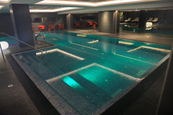 Imagen de la piscina del Hotel Azs Grand Oran. Foto 17