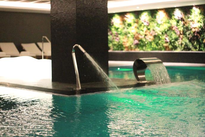 Imagen de la piscina del Hotel Azs Grand Oran. Foto 18