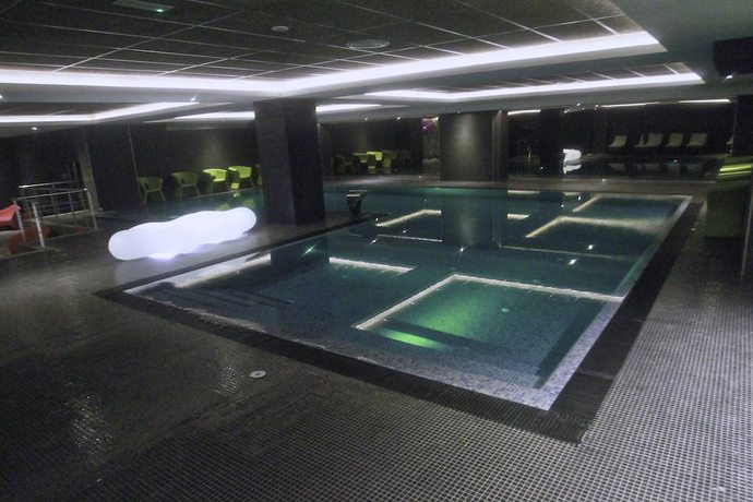 Imagen de la piscina del Hotel Azs Grand Oran. Foto 19