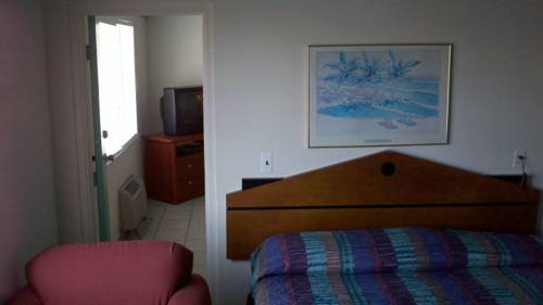 Imagen de la habitación del Hotel Aztec Ocean Resort. Foto 3