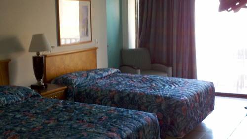Imagen de la habitación del Hotel Aztec Ocean Resort. Foto 15