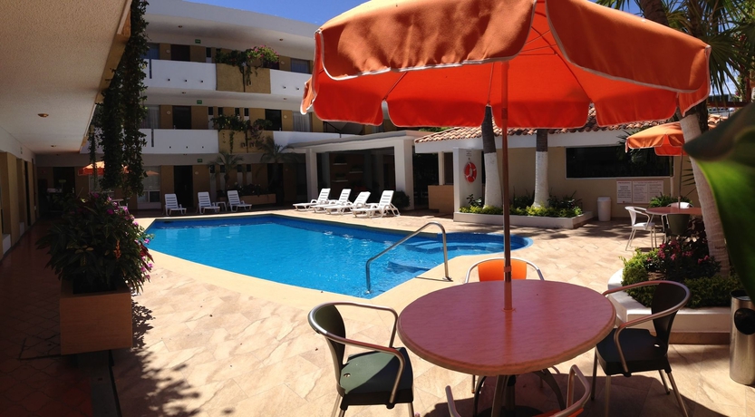 Imagen de la piscina del Hotel Azteca Inn, MAZATLAN. Foto 5