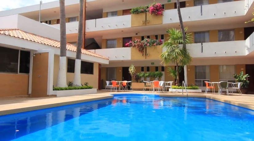 Imagen de la piscina del Hotel Azteca Inn, MAZATLAN. Foto 6