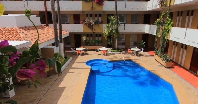 Imagen de la piscina del Hotel Azteca Inn, MAZATLAN. Foto 8