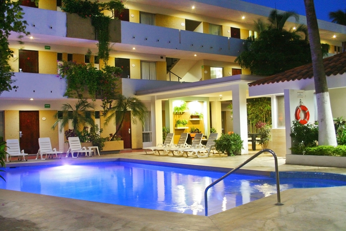 Imagen de la piscina del Hotel Azteca Inn, MAZATLAN. Foto 10