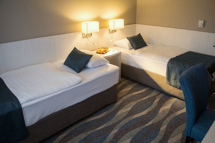 Imagen de la habitación del Hotel Az&uacute;r, Siofok. Foto 2