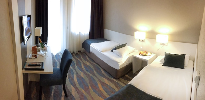 Imagen de la habitación del Hotel Az&uacute;r, Siofok. Foto 3