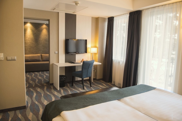 Imagen de la habitación del Hotel Az&uacute;r, Siofok. Foto 4