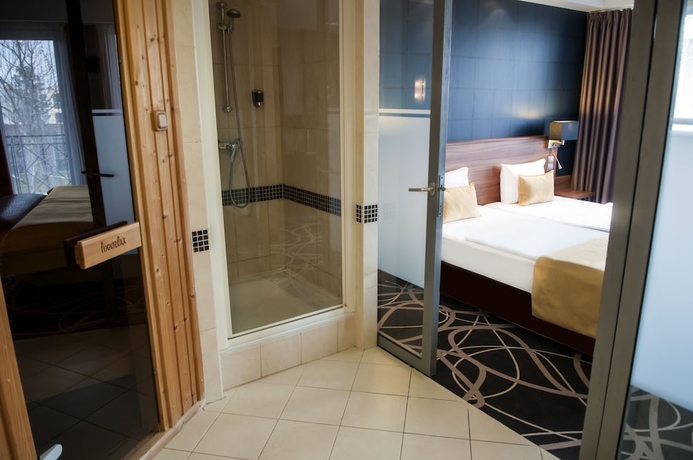 Imagen de la habitación del Hotel Az&uacute;r, Siofok. Foto 5