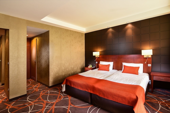 Imagen de la habitación del Hotel Az&uacute;r, Siofok. Foto 8
