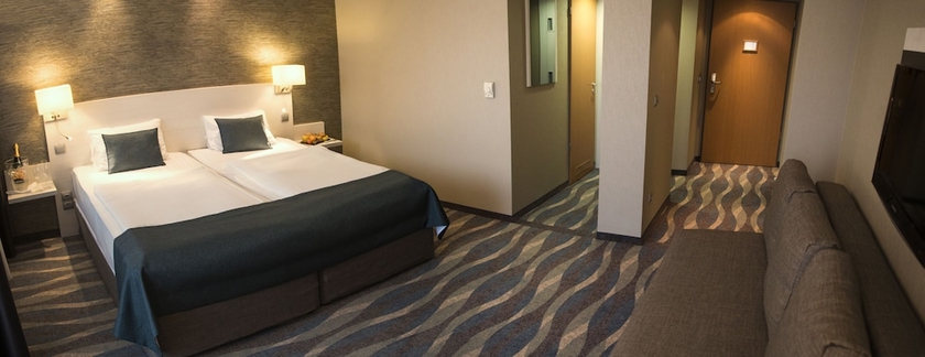 Imagen de la habitación del Hotel Az&uacute;r, Siofok. Foto 9