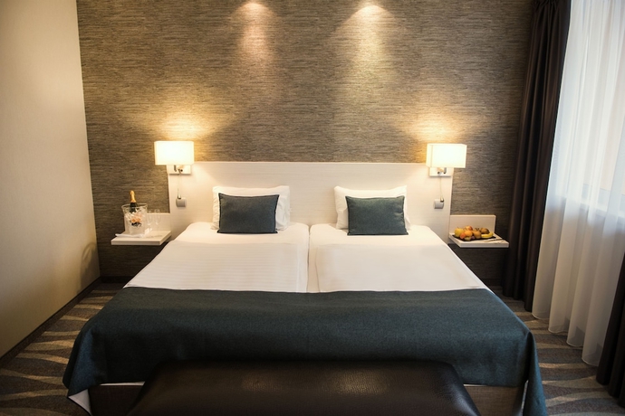 Imagen de la habitación del Hotel Az&uacute;r, Siofok. Foto 14