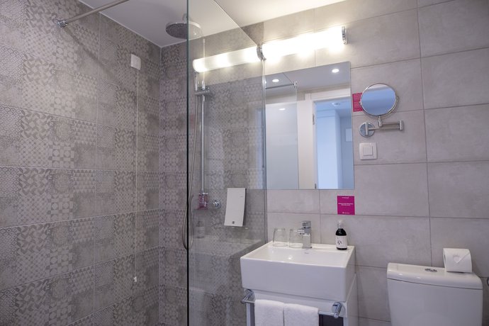 Imagen de la habitación del Hotel Azul Beach Resort Montenegro. Foto 18