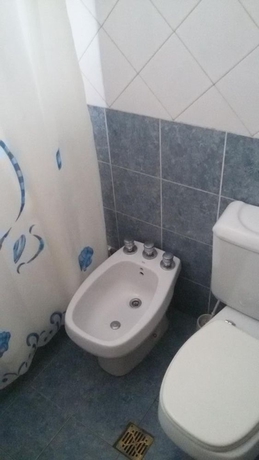 Imagen de la habitación del Hotel Azul Departamentos. Foto 2