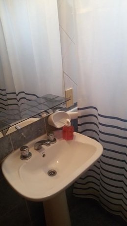 Imagen de la habitación del Hotel Azul Departamentos. Foto 4