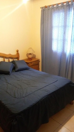 Imagen de la habitación del Hotel Azul Departamentos. Foto 6