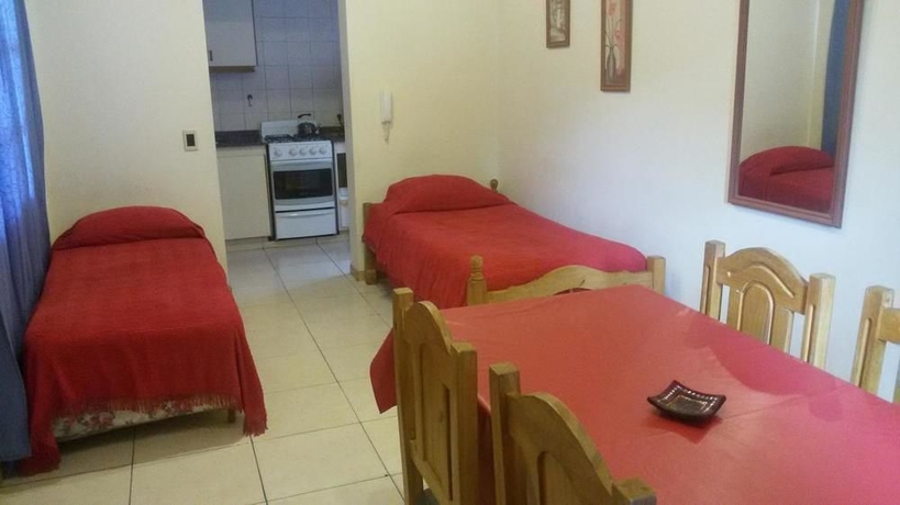 Imagen de la habitación del Hotel Azul Departamentos. Foto 7