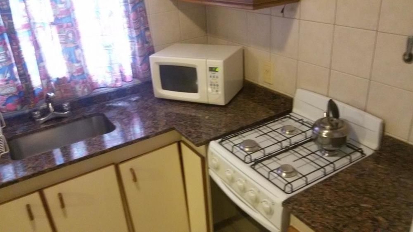 Imagen de la habitación del Hotel Azul Departamentos. Foto 8