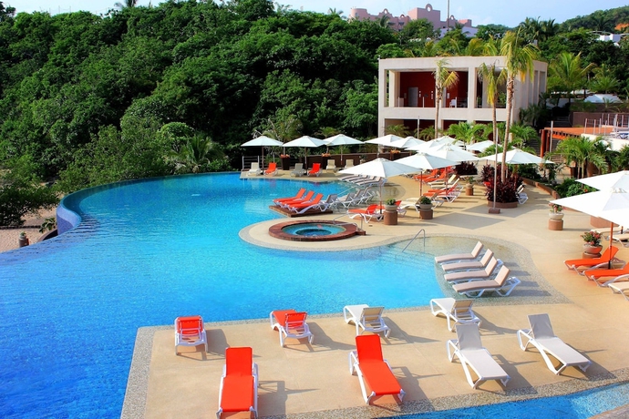 Imagen de la piscina del Hotel Azul Ixtapa Grand All Inclusive Suites and Spa. Foto 15