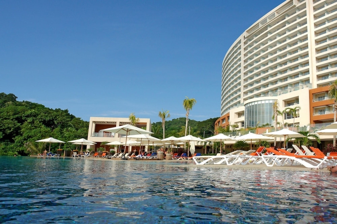 Imagen de la piscina del Hotel Azul Ixtapa Grand All Inclusive Suites and Spa. Foto 17