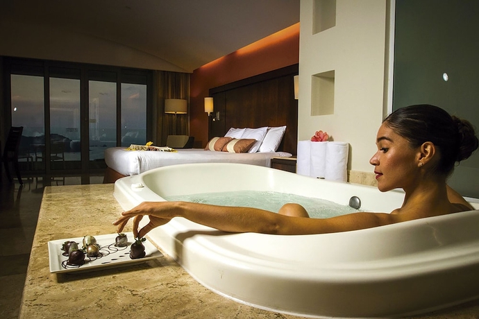 Imagen de la habitación del Hotel Azul Ixtapa Grand All Inclusive Suites and Spa. Foto 12