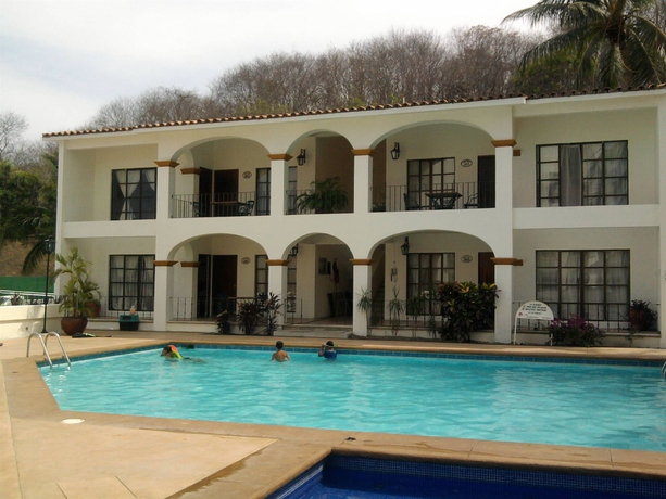 Imagen de la piscina del Hotel Azul Sirena. Foto 15