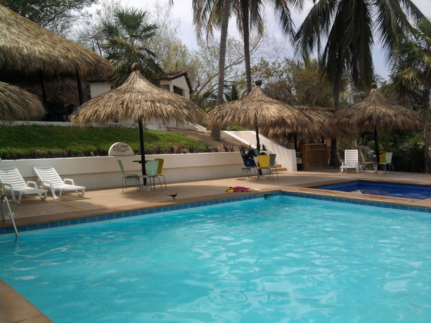 Imagen de la piscina del Hotel Azul Sirena. Foto 16