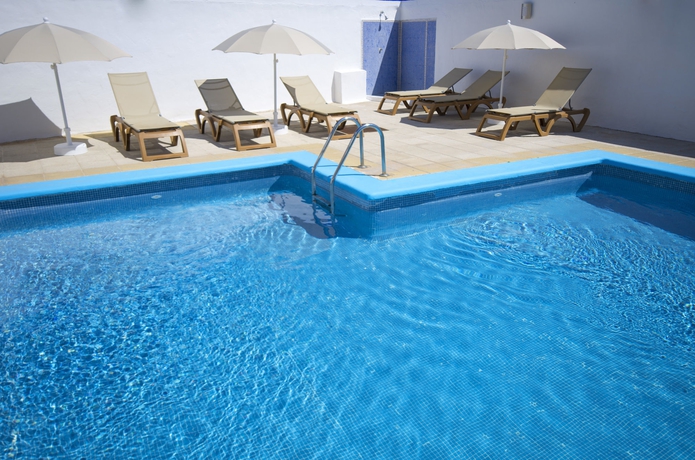 Imagen de la piscina del Hotel Azuline Mediterraneo. Foto 10