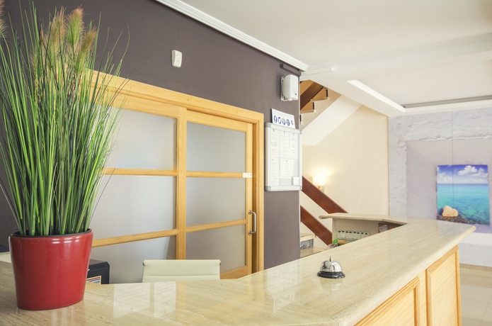 Imagen de los interiores del Hotel Azuline Mediterraneo. Foto 7