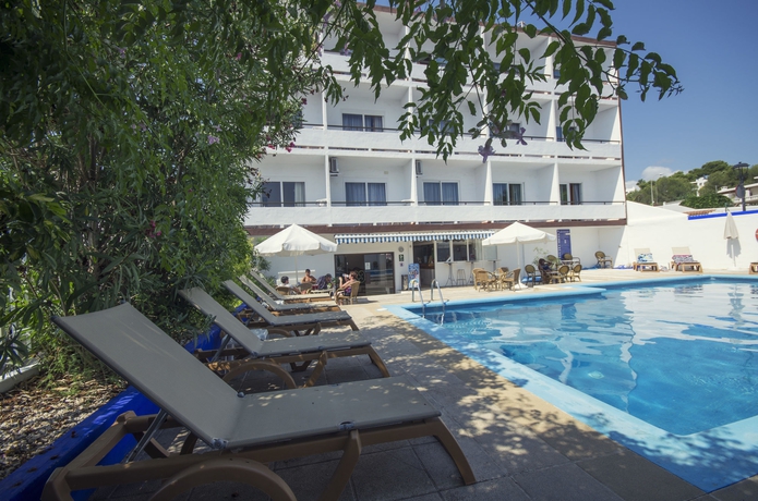 Imagen de la piscina del Hotel Azuline Mediterraneo. Foto 11