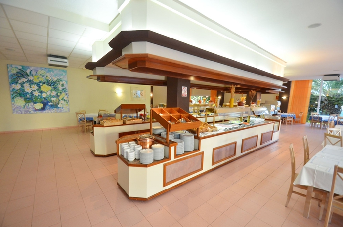 Imagen del bar/restaurante del Hotel Azuline Pacific. Foto 4