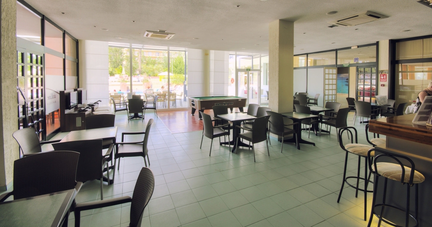 Imagen del bar/restaurante del Hotel Azuline Pacific. Foto 6