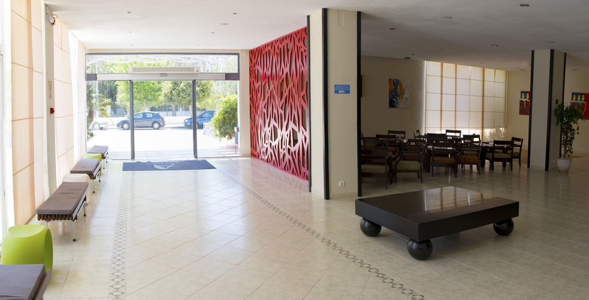 Imagen de los interiores del Hotel Azuline Pacific. Foto 11