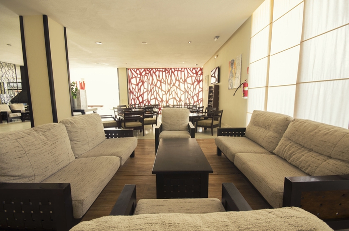 Imagen de los interiores del Hotel Azuline Pacific. Foto 12