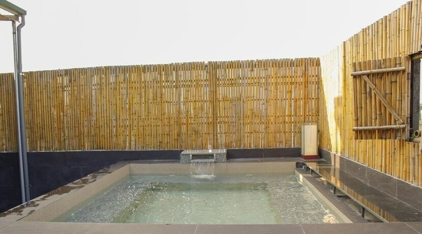 Imagen de la piscina del Hotel Azumaya Hai Ba Trung 1. Foto 33