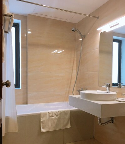Imagen de la habitación del Hotel Azumaya Linh Lang. Foto 27