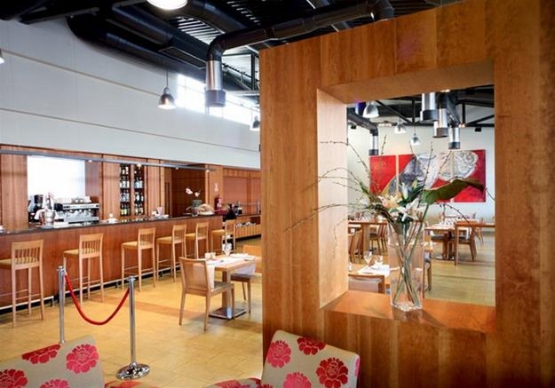 Imagen del bar/restaurante del Hotel Azuqueca Elegance. Foto 3