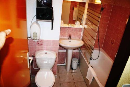 Imagen de la habitación del Hotel Azur, AGDE. Foto 5