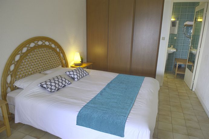 Imagen de la habitación del Hotel Azur, LE LAVANDOU. Foto 5