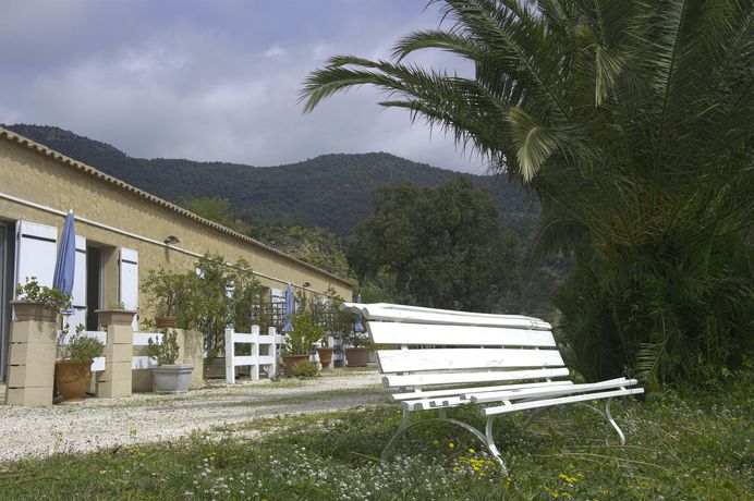 Imagen del bar/restaurante del Hotel Azur, LE LAVANDOU. Foto 2