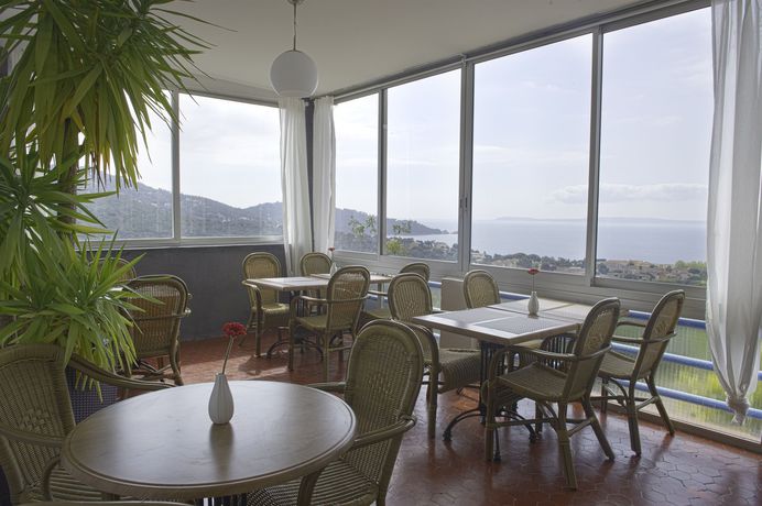 Imagen de la habitación del Hotel Azur, LE LAVANDOU. Foto 8