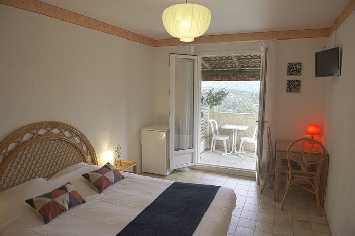 Imagen de la habitación del Hotel Azur, LE LAVANDOU. Foto 11