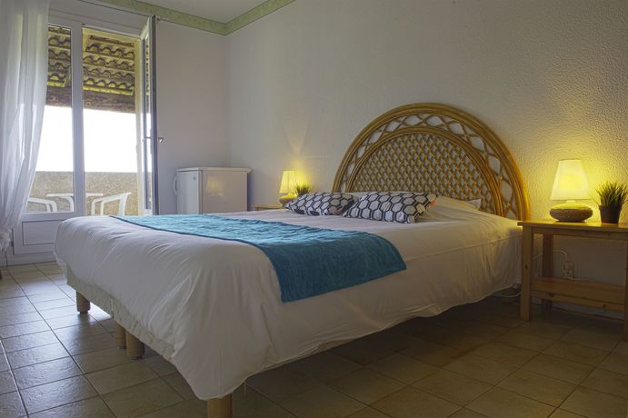 Imagen de los exteriores del Hotel Azur, LE LAVANDOU. Foto 14
