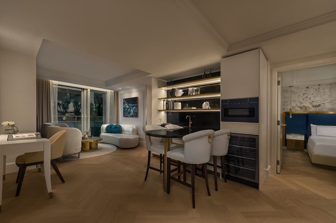 Imagen de la habitación del Hotel Azur Legacy Collection. Foto 7