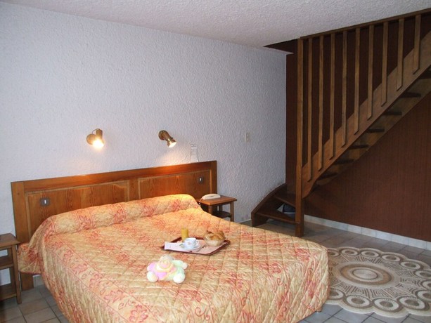 Imagen de la habitación del Hotel Azur, Les Écoles. Foto 2